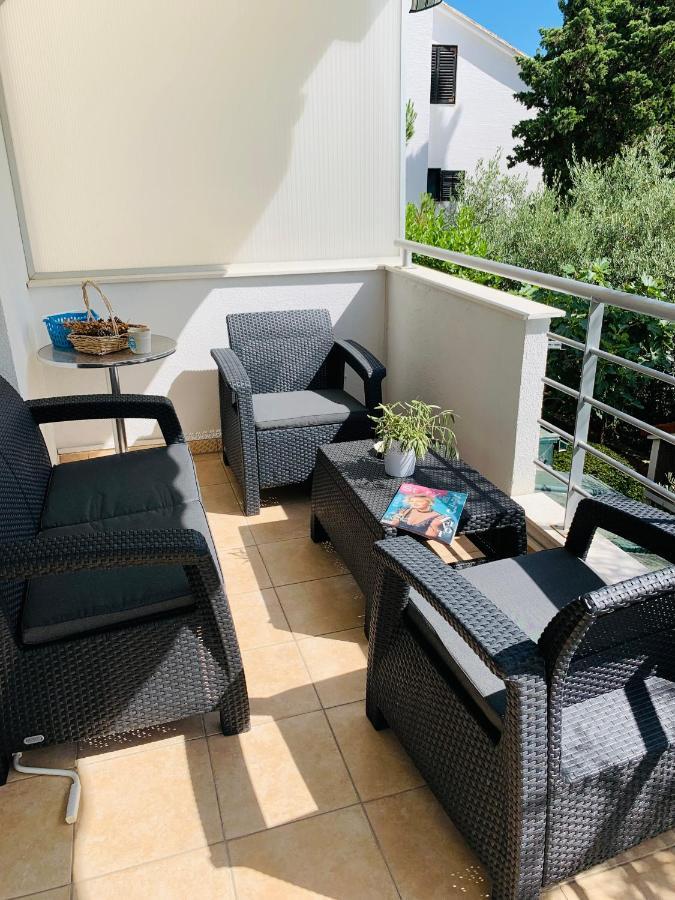 Ivana Apartment With Terrace Novalja Exterior photo
